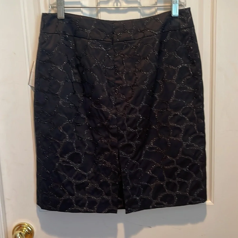 Harold’s NWT 🔥sale🔥black skirt with silver details